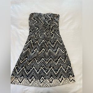 Sweetheart neckline summer dress. With pockets!